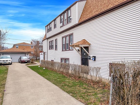 3rd image of 5851 W Gunnison St