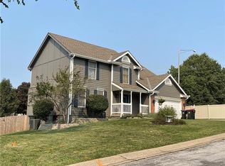 1016 NE Barnes Dr, Lees Summit, MO 64086