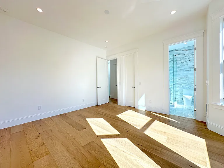576 Chestnut St — Photo 19