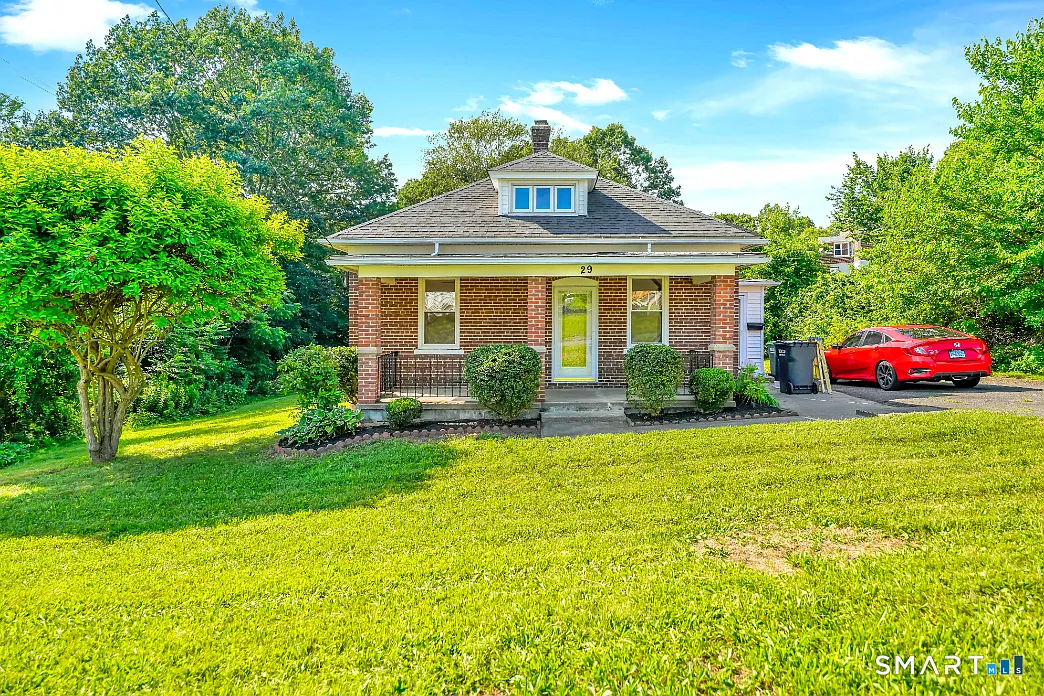 2 bed, 1.0 bath, 1204 sqft, $1,950 — Photo 1