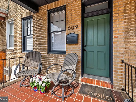 5th image of 609 Grundy St
