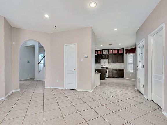 3rd image of 3815 Brantford Dr