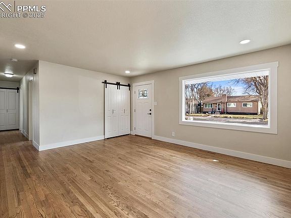 4th image of 2632 Waldean St