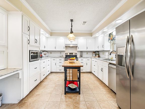 5th image of 515 Beachview Cir