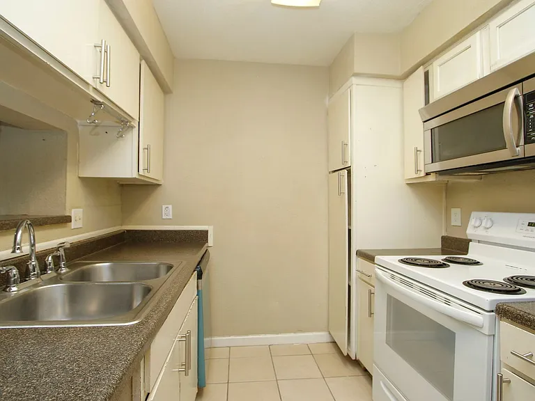 2822 S Bartell Dr #H6 — Photo 9