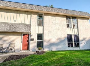 318 College Park Dr, Coraopolis, PA 15108
