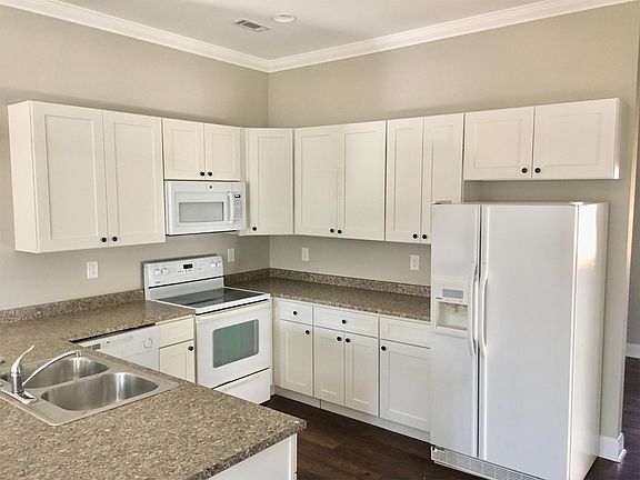 4th image of 106 Cornelia St
