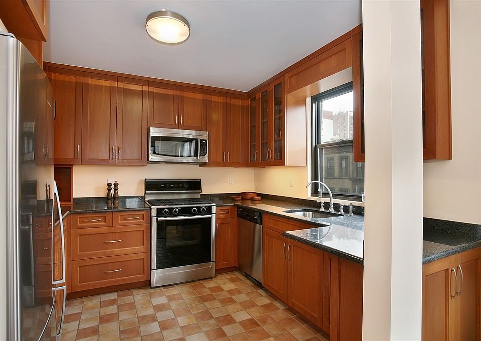 2nd image of 120 E 90th St APT 6E