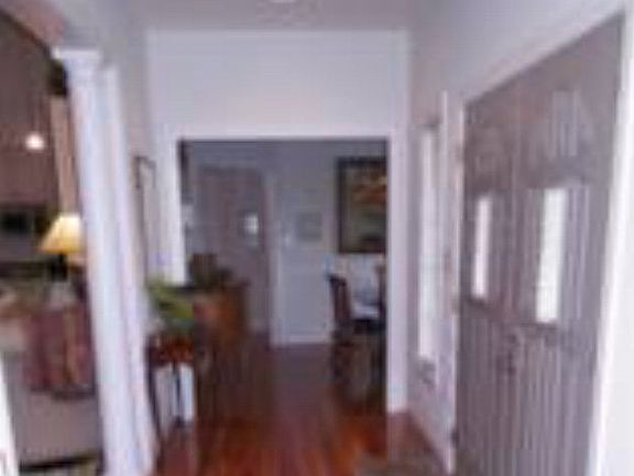 3rd image of 290 Farmingdale Dr