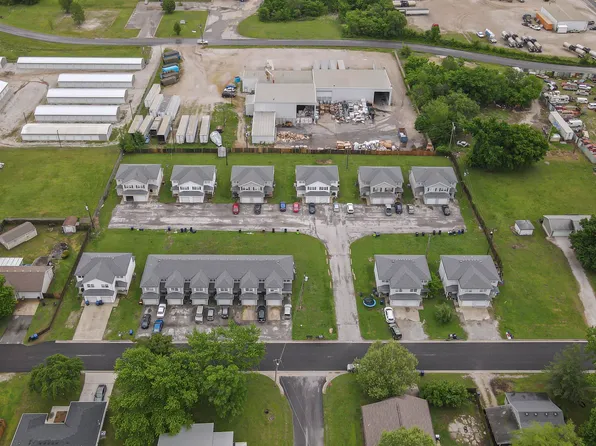 621-715 S Walker St, Webb City, MO 64870