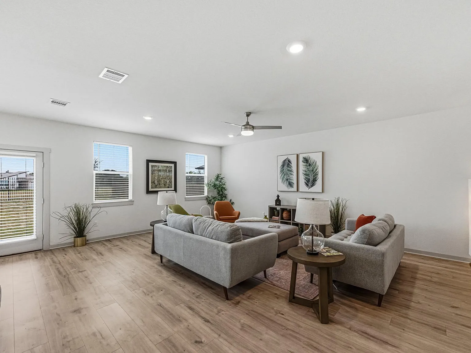 4 bed, 2.5 bath, 2458 sqft, $2,500 — Photo 4