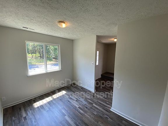 5th image of 123 Oak Dr