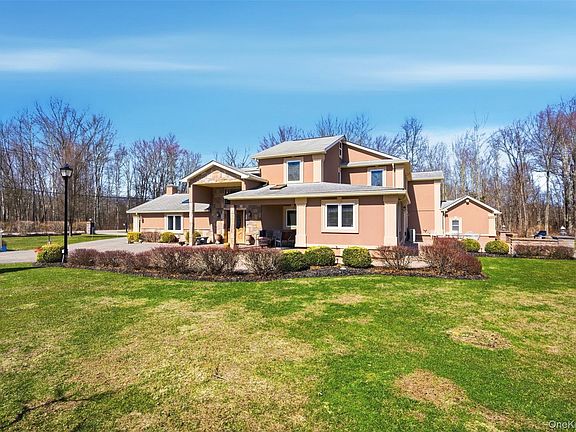 3rd image of 801 Albany Post Rd