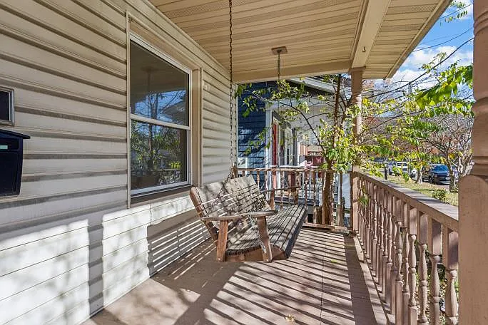 2 bed, 1.5 bath, 1123 sqft, $1,900 — Photo 4