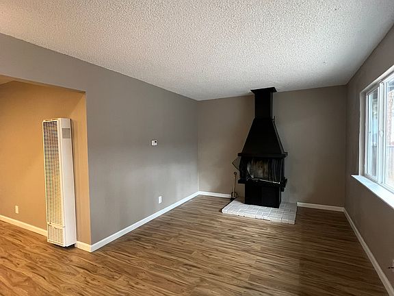 4th image of 3683 Willow Ave