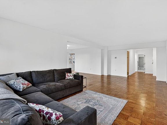 4th image of 4201 Cathedral Ave NW APT 601E