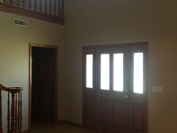 3rd image of 340 Covey Ln