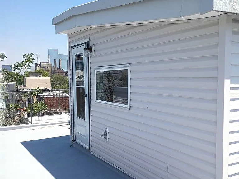 2923 Gerritt St — Photo 20