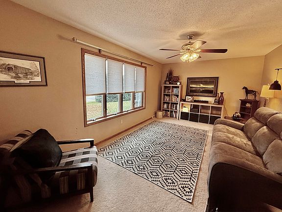 3rd image of 12925 Prairiewood Dr