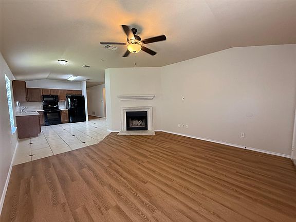 5th image of 228 Altamont St