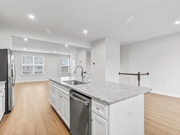 151 Crown St — Photo 8