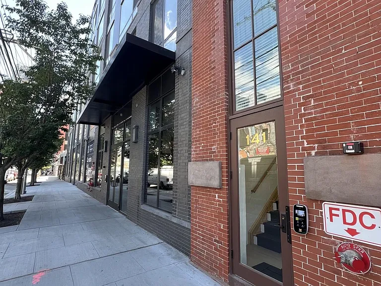 141 Christopher Columbus Dr #2 — Photo 29