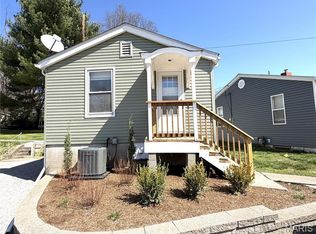 415 S 8th St, Belleville, IL 62220