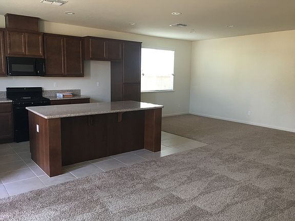 4th image of 2476 N Mountainside Dr