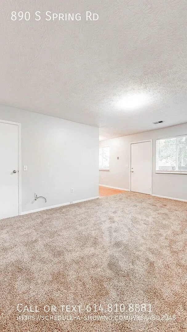 Lowest Price of The Year $1,100. Plus, $300 Off First Month Rent & We'll Credit Your Application ... — Photo 3