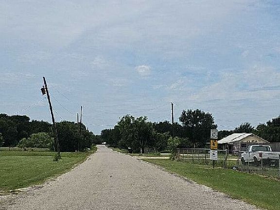 4th image of 517 Sandy Oaks Rd