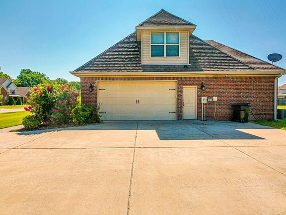 3rd image of 683 Riverwest Cir