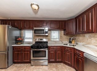 15 Smith St, Lynbrook, NY 11563