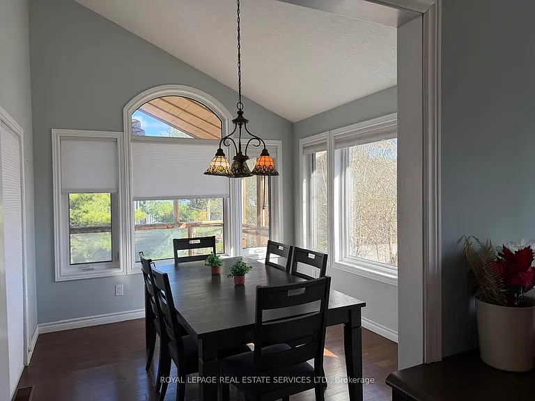 100 Essa Rd #UPPER LEVEL — Photo 12