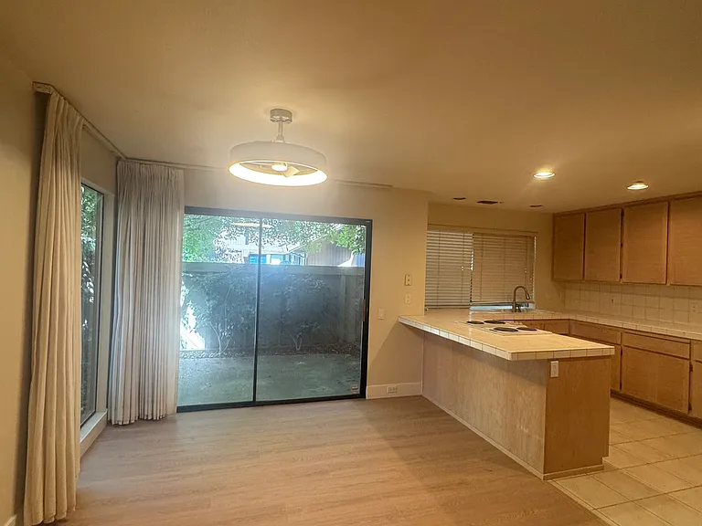 1915 Discovery Village Ln — Photo 11