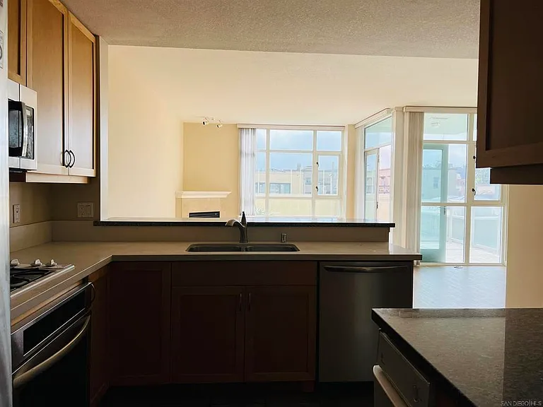 850 Beech St #704 — Photo 12