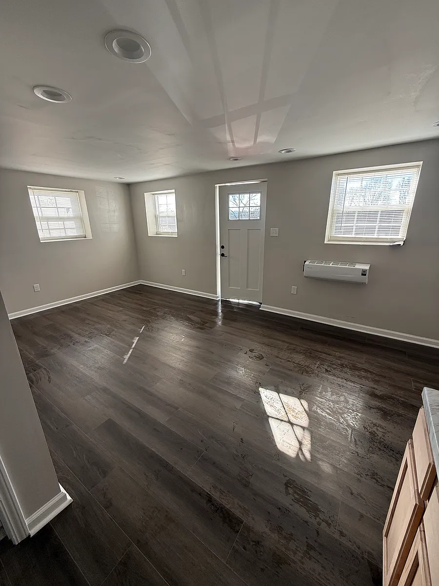 Building Photo - 971 8th St NE #2
