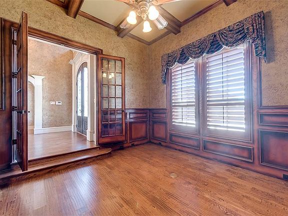 4th image of 1057 Kingsbridge Ln