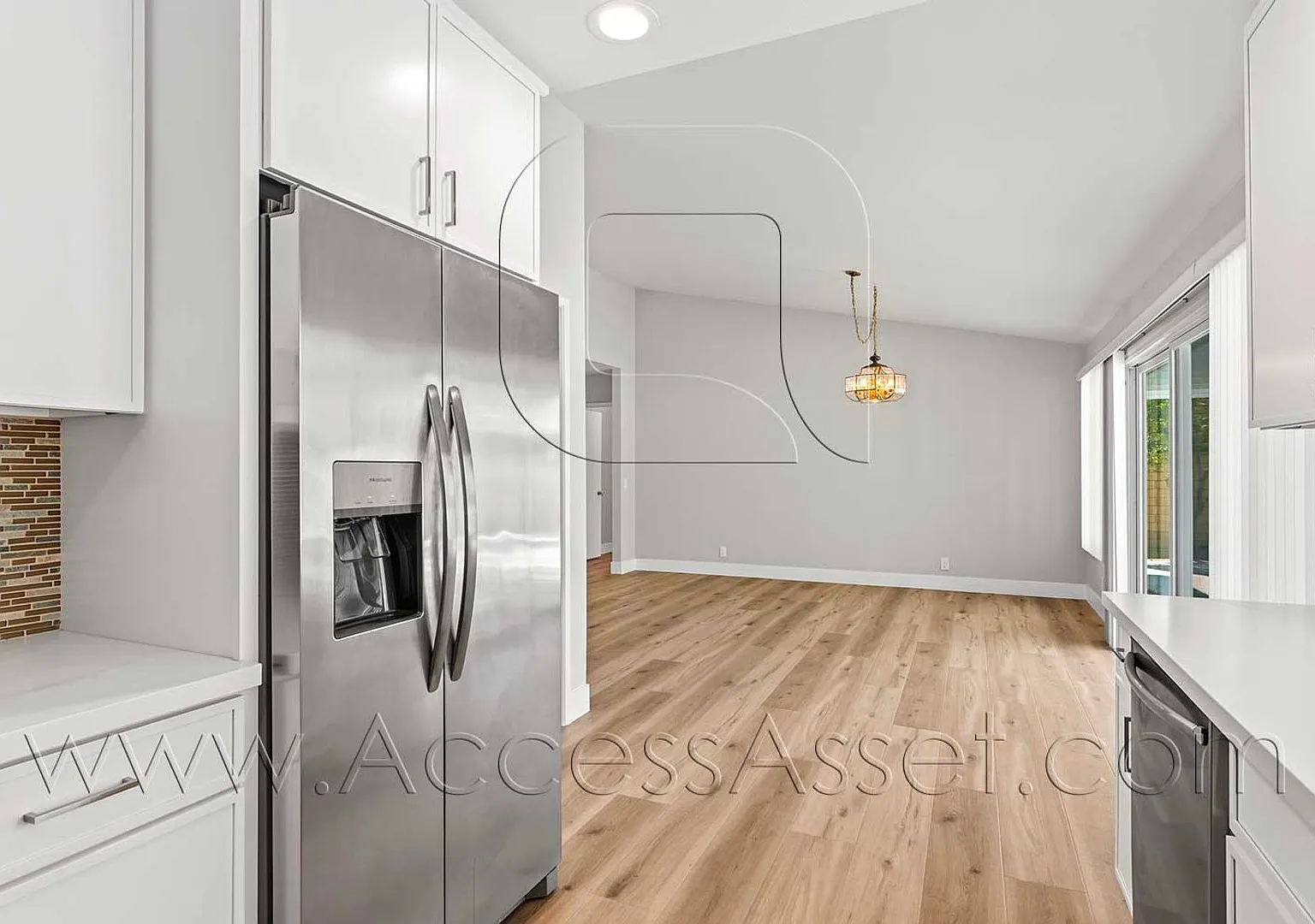 Newly Remodeled Pool Home in Desirable Via Verde Area — Photo 4
