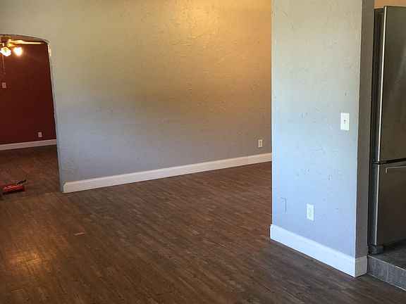 2nd image of 1010 W Granada St