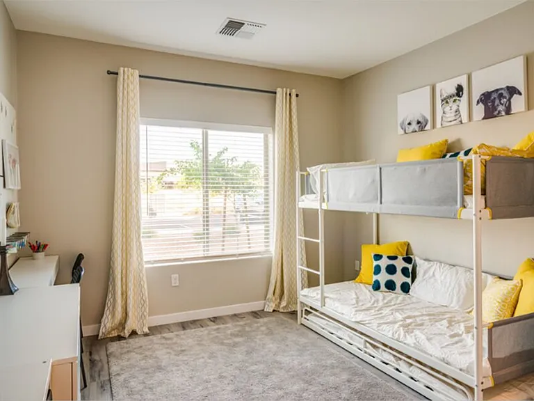 Club 715 Apartments — Photo 9