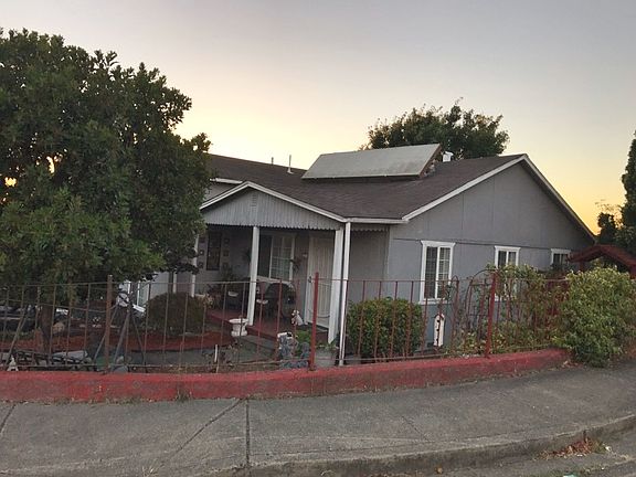 3rd image of 328 Pecan St