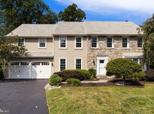 33 Treeline Dr, Southampton, PA 18966