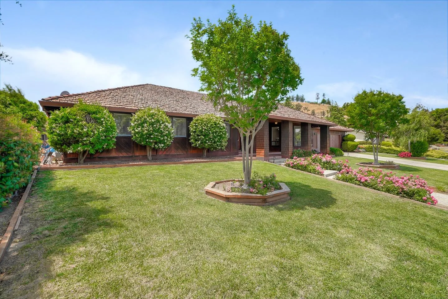 750 Donald Dr photo 1