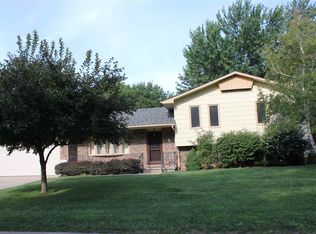 2 Sapphire Ct, Newton, KS 67117