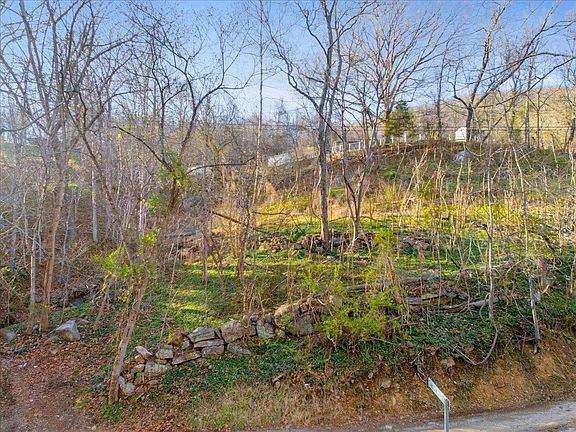 5th image of Castle Rd