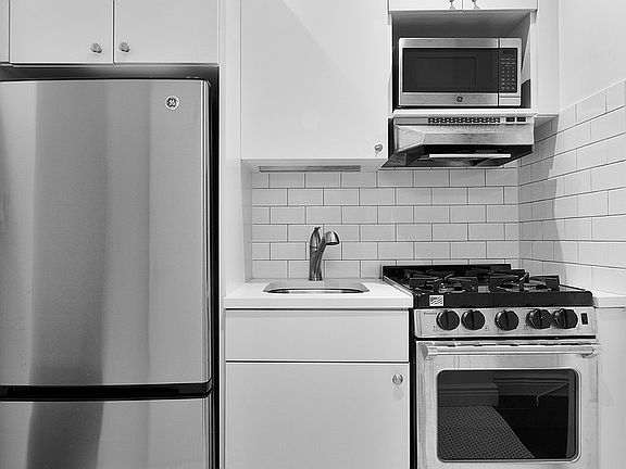 2nd image of 119 E 83rd St APT 5A