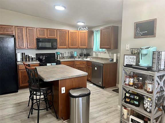 5th image of 7233 Boellner Dr