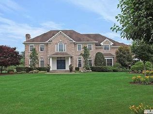1 Farmers Ln, Saint James, NY 11780