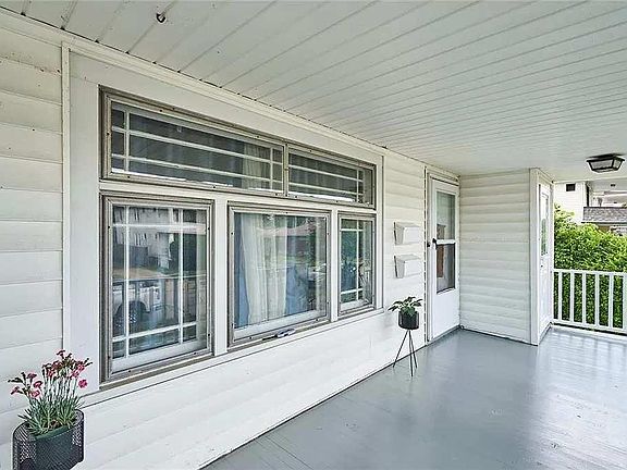 3rd image of 3463 Granton Ave Unit 1