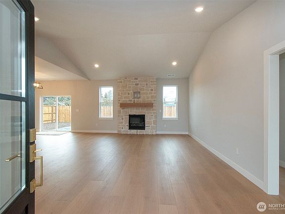 3rd image of 61 Sussex Court #19